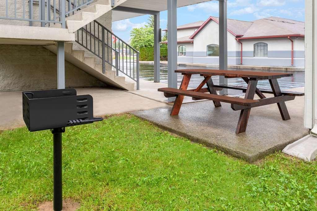 Super 8 By Wyndham Marysville/Port Huron Area Esterno foto